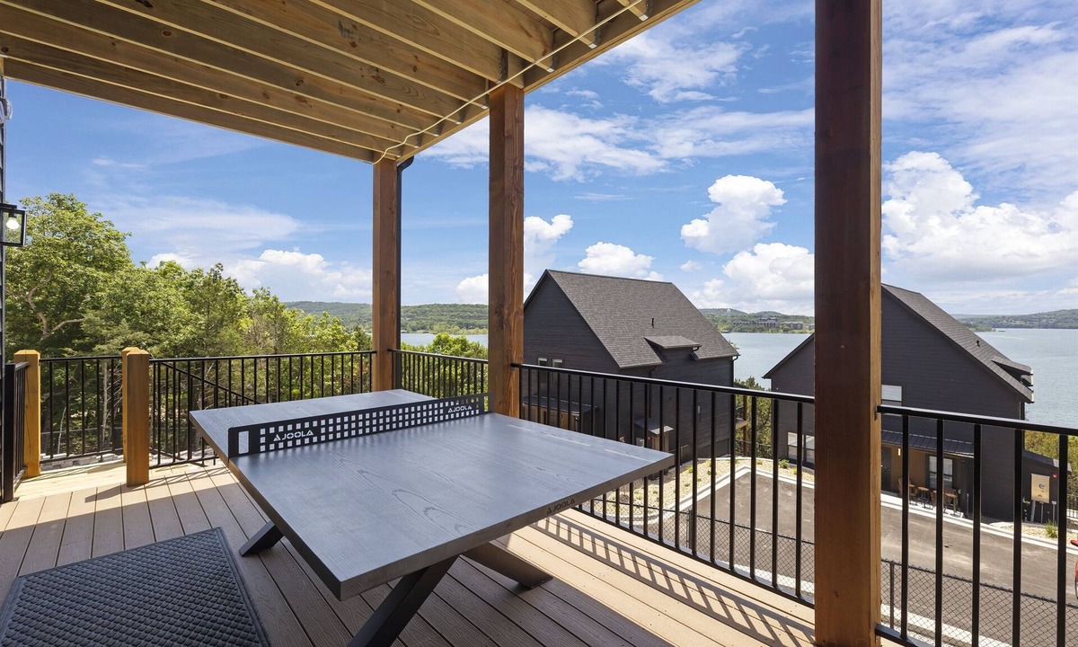 Hollister House | 4 separate homes (sleeping 100) in Rocky Shores w/n 500ft