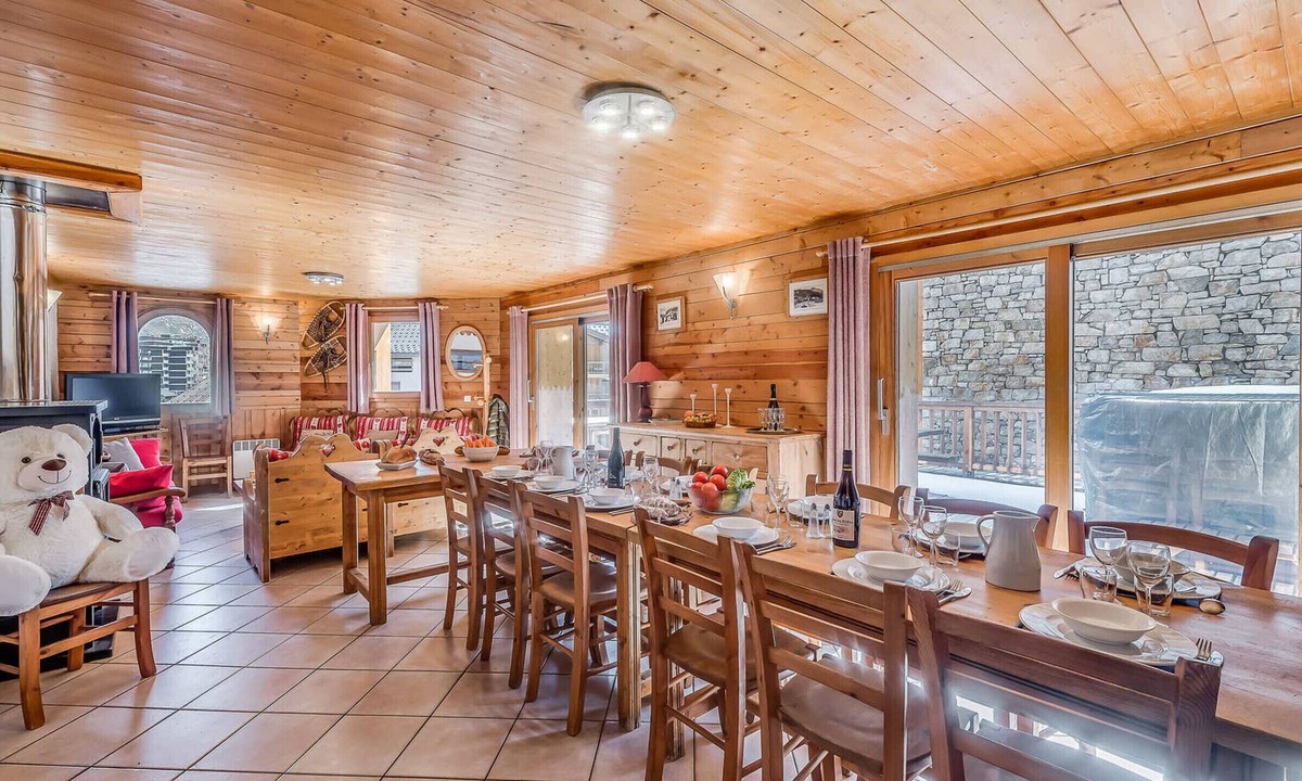 Les Almes Ski Chalet | 6-bedroom chalet, 6 bathrooms, Jacuzzi in Tignes