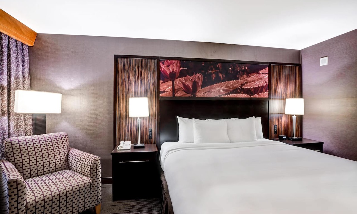 Downtown Wilmington Hotel | DoubleTree by Hilton Downtown Wilmington - Legal District