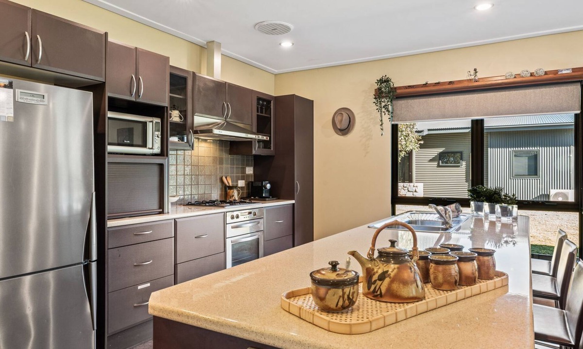 Crackenback Cabin | Kickenback Lodge - 3BR Lodge l Gym l Indoor Pool l Tennis l WiFi l Air-Con