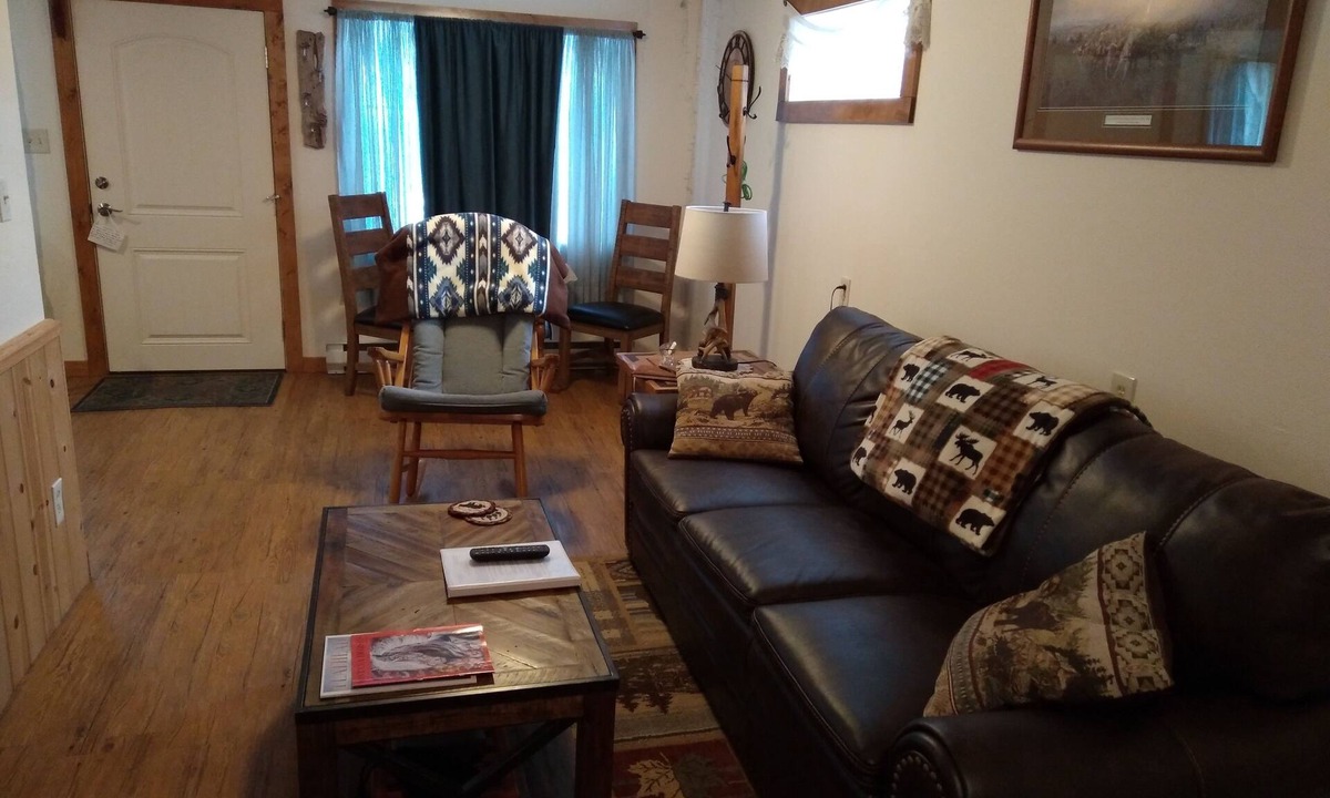 Somers House | THE COTTAGE 2: MONTHLY RENTAL; TRAVEL MEDICAL STAFF/SKIIERS/VACATIONERS