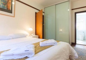 B4 Crawley Apartment 1 BRM & Sleepout near UWA in Perth