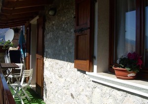 Flat Laura with lake view and garden in Brenzone