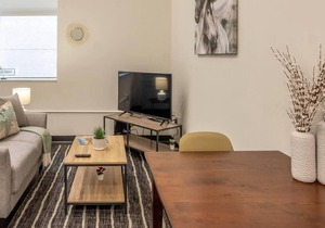 Frontdesk | Cozy Studio Apt in Cultural District in Pittsburgh