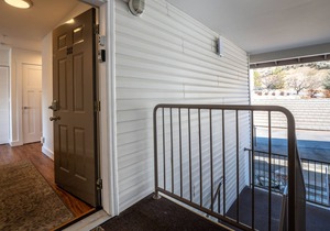 Newly Remodeled! Sunny Days B302 at Park Pointe with community pool. in Chelan