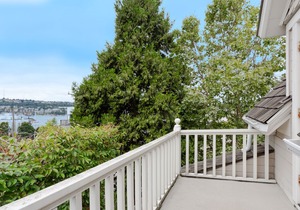 Spacious Updated Victorian in Eastlake w/ Lake-View Balcony & Chef’s Kitchen in Seattle