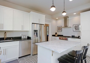 Spacious Updated Victorian in Eastlake w/ Lake-View Balcony & Chef’s Kitchen in Seattle