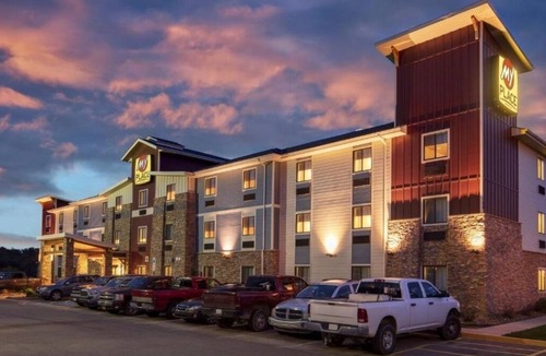 Monaca Hotel | 4 Comfortable Units w/Kitchenette & Free Parking Near Monaca Riverfront Park