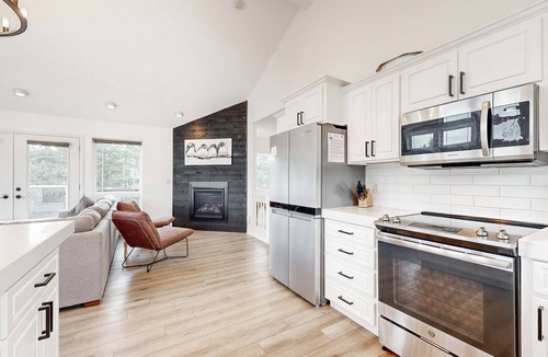 Kiwanda Shores House | Bright remodeled home with furnished deck and private beach access dog friendly