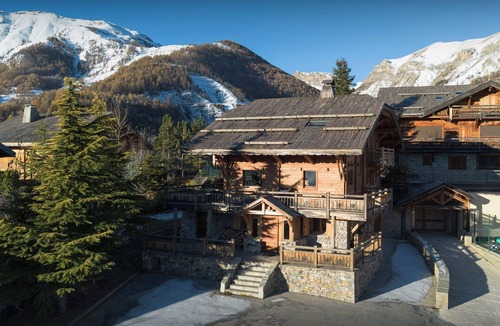 Saint-Etienne-de-Tinee Ski Chalet | Chalet L'Evidence -Explore Mercantour and relax in the sauna - OVO Network