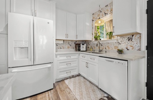 North Broadway House | Charming family Ranchette - Entire Home with pool