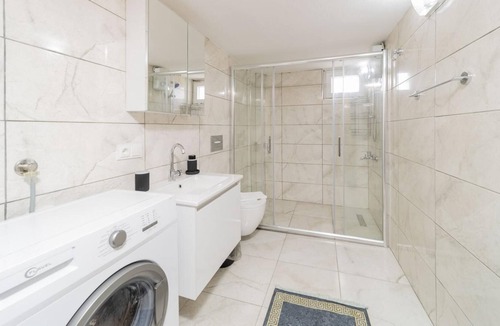 Altnkum Mahallesi Apartment | Commodious Flat Near Seaside in Antalya Konyaalti