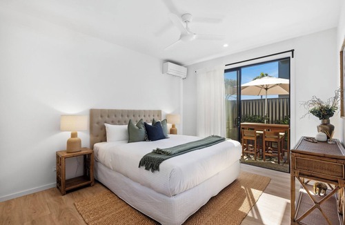 Woolgoolga House | Echoes Luxury Residence, Pet Friendly Walk to Cafes