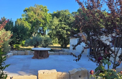 Saint-Etienne-du-Gres Apartment | Fully renovated mazet en provence