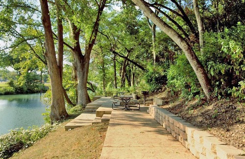 Gruene House | Gruene Getaway - 3/2 Luxury Condo + Pool + River Access + Walk to Gruene + Mins to Downtown NB