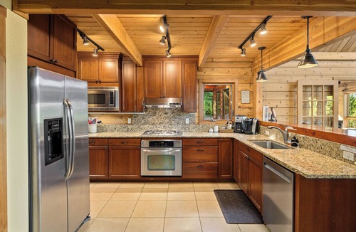 Cle Elum Ski Chalet | HUGE Mt VIEWS, HGTV SHOW LOG HOME - GATED DEVELOPMENT, CLE ELUM MINUTES AWAY!