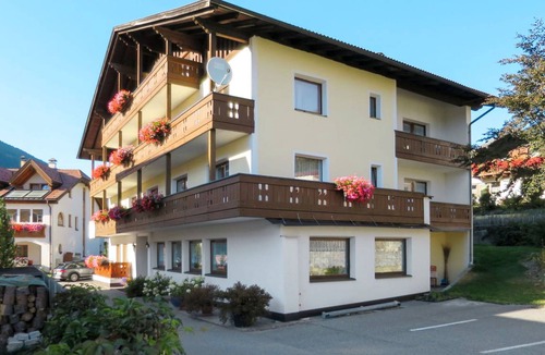 St. Valentin auf der Haide Apartment | 400 m² Apartment ∙ 16 bedrooms ∙ 32 guests
