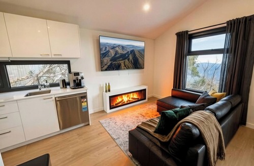 Mount Buller House | Kilimanjaro Chalet –Modern Mount Buller Chalet Village Location Sleeps 12