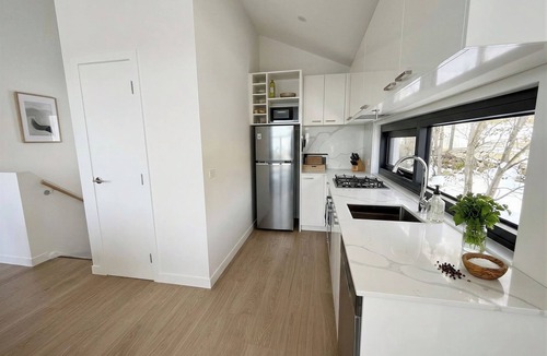 Mount Buller House | Kilimanjaro Chalet –Modern Mount Buller Chalet Village Location Sleeps 12