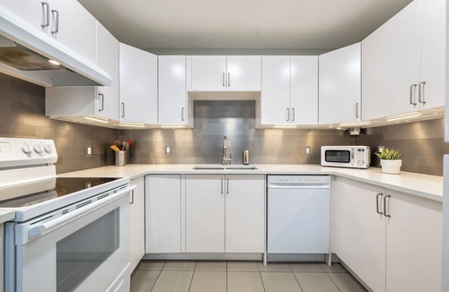 Calgary Apartment | Modern and Spacious 2 Bedroom Retreat Near DT & Airport; Fully Renovated