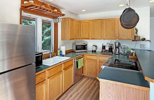 Verlot Cabin | Riverfront A-Frame with Hot Tub, Game Room and Fire Pit - Sleeps 10, Dogs OK