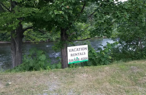 Warrensburg Apartment | RIVERVIEW ADIRONDACK RUSTIC APARTMENT