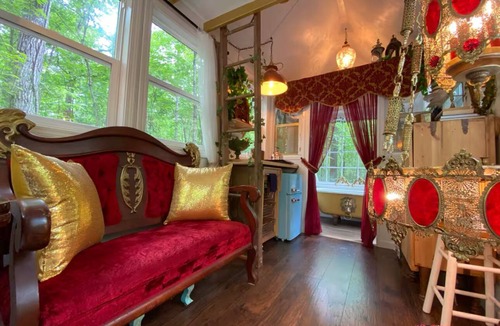Eatonton Cabin | Romantic Tiny House for Two w/Clawfoot Tub Near Lake Oconee