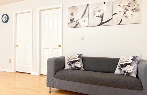 Burnaby House | Spacious and cozy ground-level 3-bed suite. Walk to Metrotown Mall and Skytrain!