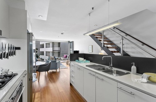 St. Leonards Apartment | St Leonards - OXLST - Oxley Street - Modern 2BR Apartment with Terrace, Views Parking Near St Leonards Station