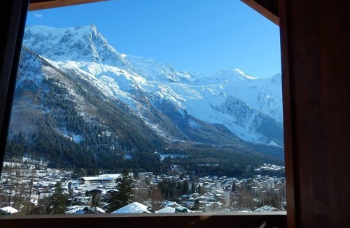 Chamonix City Centre Ski Chalet | SUPERB APARTMENT (90 m2) WITH PANORAMIC VIEW ON THE CHAIN OF THE MONT BLANC.