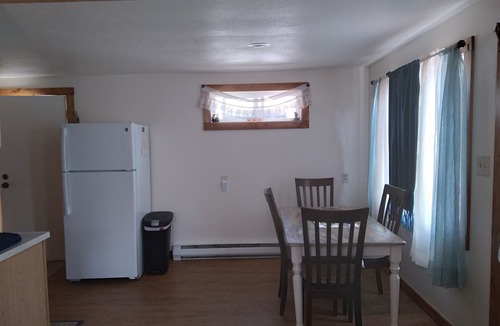 Somers House | THE COTTAGE 2: MONTHLY RENTAL; TRAVEL MEDICAL STAFF/SKIIERS/VACATIONERS