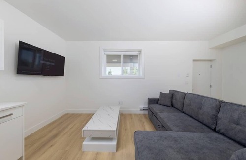 Eastern Hillsides House | Tranquil 2-Bedroom Basement Suite , Relaxing Stay