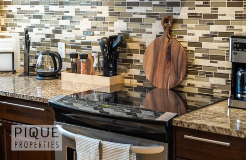 Northeast Edmonton House | Urban Oasis - Heated Pool/Hot Tub - Steam Shower - Pets