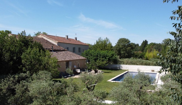 18th century Provencal farmhouse - semi-detached - with exclusive pool area in Saint-Étienne-du-Grès