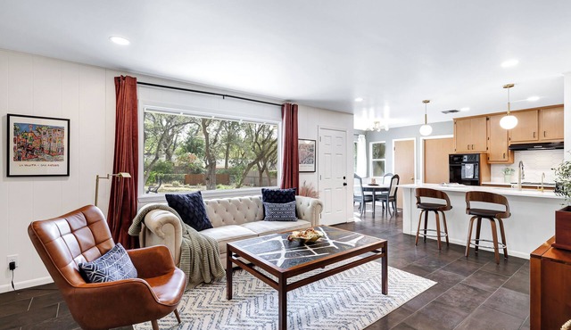 2 Kings~1 Queen w/Big Backyard+Fire Pit/10 min's to Med Center/Airport/6 Flags in San Antonio