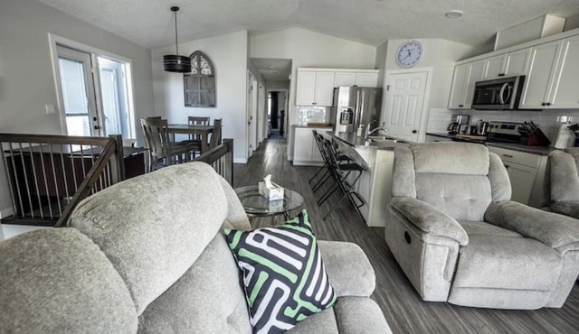 3 bed, 2 full bathrooms parking for 2 vehicles in Clairmont