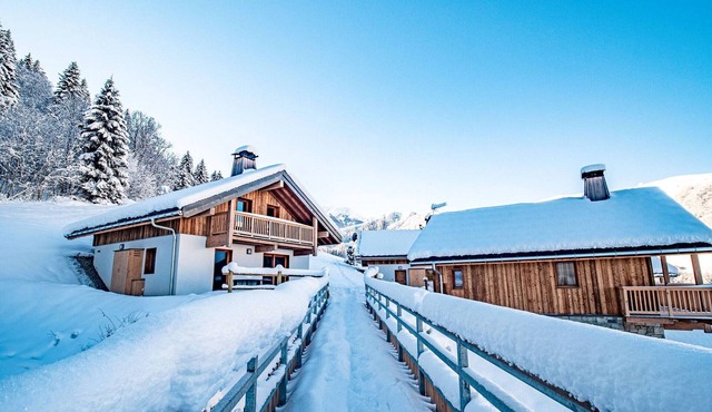 3* Chalet Valmorel, ski-in/ski-out, 3 bedrooms, parking, WIFI in Valmorel