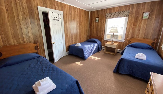 6 Bedroom Cottage at the 500 acre Poland Spring Resort! in Poland Spring