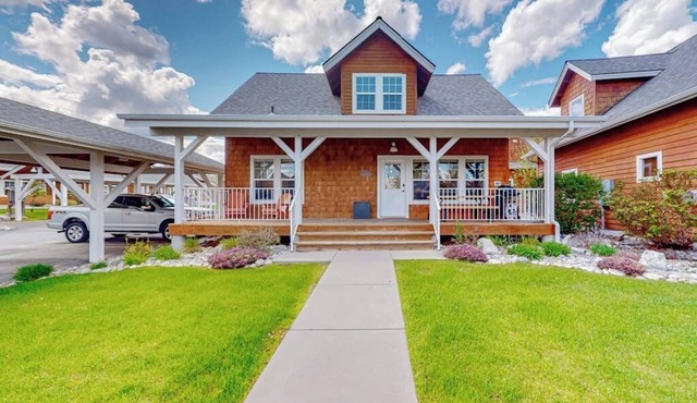 Adorable, two-story home with a furnished front porch, fireplace, & washer/dryer in Dover