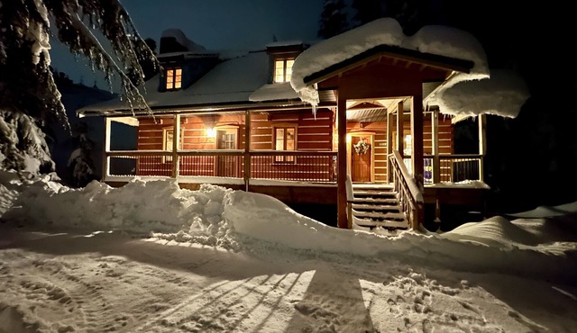 All Seasons Chalet & Cabin in Sasquatch Resort on Hemlock mountain! in Agassiz