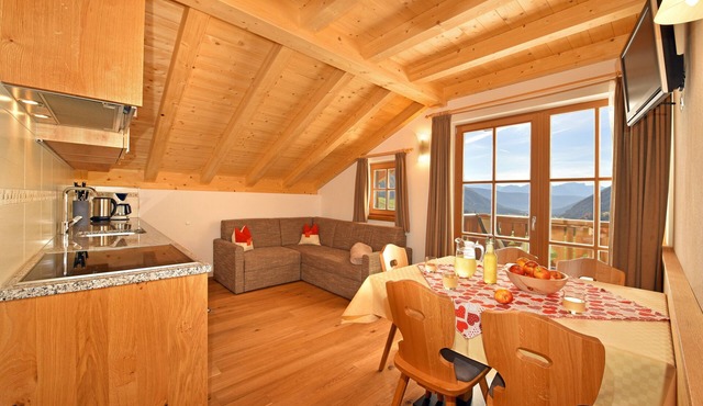 Apartment 'Feldererhof Gsies Apt Dolomitenblick' with Mountain View, Garden & Wi-Fi in Gsieser Tal