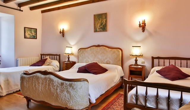 Authentic B&B Room in Norman Manor—Homemade Breakfast Included in La Hague