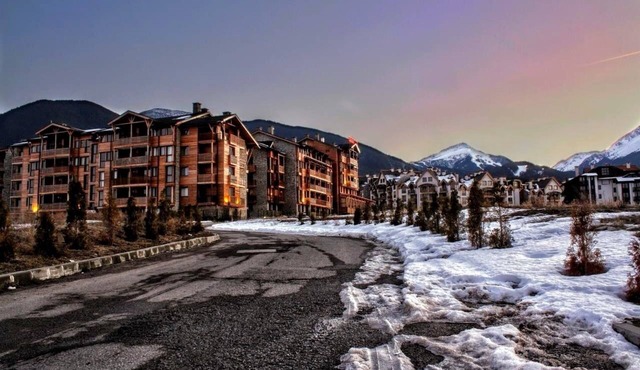Bansko Bulgaria - 1-bedroom Suite Condo With Mountain View in Bansko