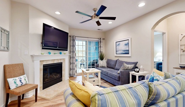 Bayside Resort 3rd-floor condo with indoor/outdoor pools, hot tub, tennis & gym in Selbyville
