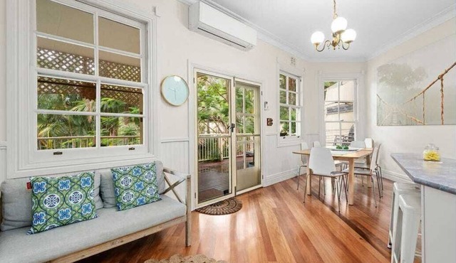 Beach 2 mins, 15+ guests, Pet and Children, Pools in Korora