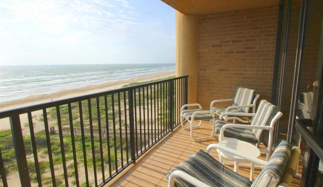 Beachfront Condo, Top Floor, Fantastic Views! in South Padre Island