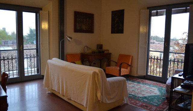 Beautiful and spacious apartment, with garage, in an ancient building in the city center. in Ferrara