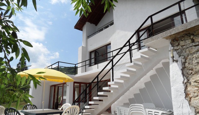 Beautiful villa, stunning views, great location in Kranevo