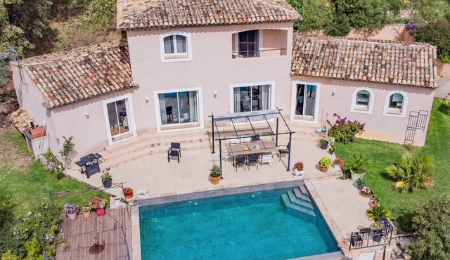 Beautiful villa with pool and magnificent view in Bargemon