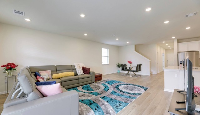 Buda Business-Ready House: Office, Home Gym & Yard in Buda
